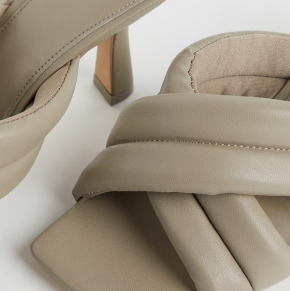 NWT Heeled mules - Picture 3 of 5